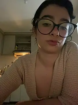 Snapshot of _Lunnaa_ chatting on 04/06/26, 02:42 Lunnaa online show from 04/06/26, 02:42