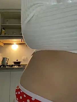 Snapshot of _Lunnaa_ chatting on 05/15/26, 11:01 Lunnaa online show from 05/15/26, 11:01
