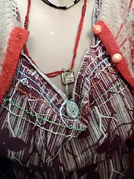 Snapshot of maahi-satva chatting on 11/19/25, 10:04 maahi-satva online show from 11/19/25, 10:04
