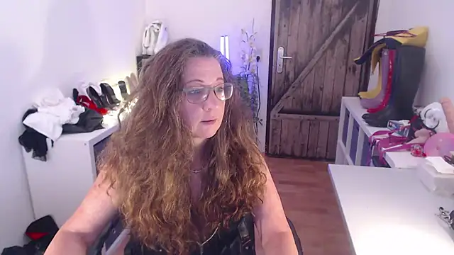 Snapshot of GeilesLuder75 chatting on 05/14/26, 08:43 GeilesLuder75 online show from 05/14/26, 08:43