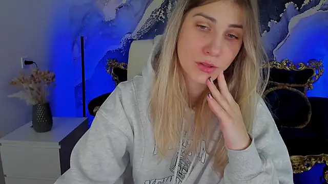 CassandraGood online show from 02/11/25, 07:44