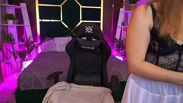 CassandraGood online show from 09/23/25, 08:39