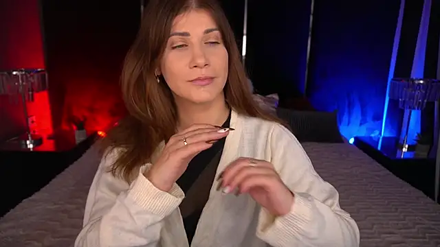 Snapshot of CassandraGood chatting on 12/17/25, 07:36 CassandraGood online show from 12/17/25, 07:36