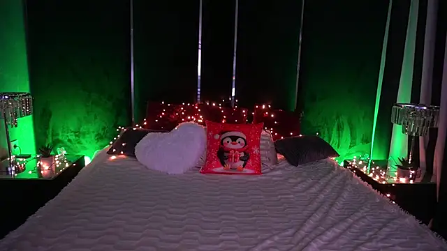 Snapshot of CassandraGood chatting on 12/23/25, 08:34 CassandraGood online show from 12/23/25, 08:34