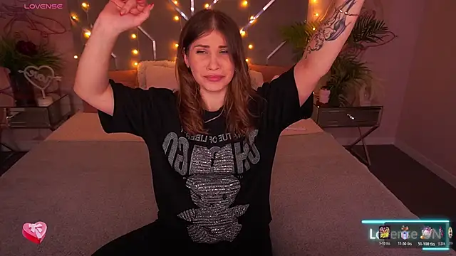 Snapshot of CassandraGood chatting on 02/12/26, 07:47 CassandraGood online show from 02/12/26, 07:47