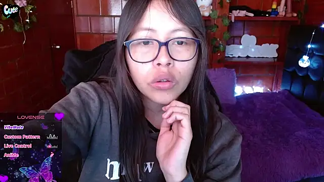 Snapshot of MidoriQuiinn chatting on 03/12/26, 02:23 MidoriQuiinn online show from 03/12/26, 02:23