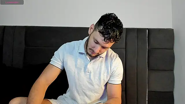 Snapshot of alejandro__2 chatting on 04/23/26, 06:43 alejandro 2 online show from 04/23/26, 06:43