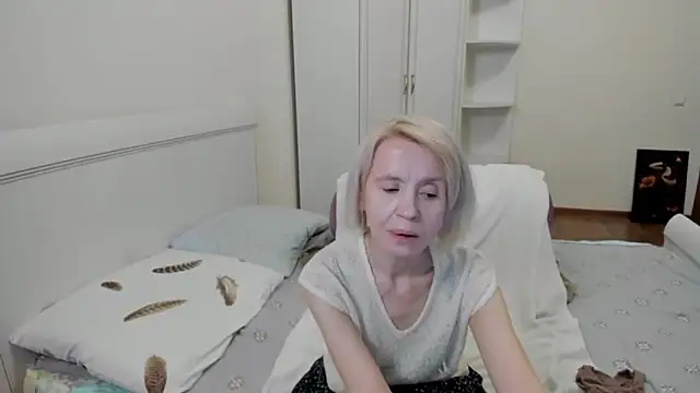 Snapshot of aminalive chatting on 12/04/25, 09:23 aminalive online show from 12/04/25, 09:23