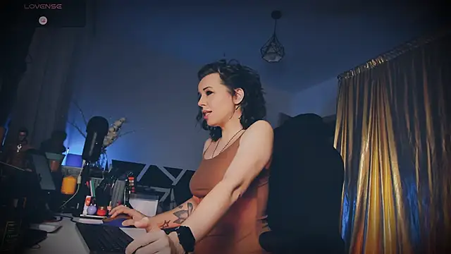 LisaDove online show from 03/01/25, 01:53