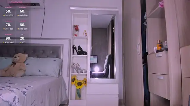 Snapshot of sharonDulce chatting on 03/04/25, 02:06 sharonDulce online show from 03/04/25, 02:06