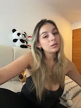 Snapshot of oriana_zoeee chatting on 02/27/26, 08:42 oriana zoeee online show from 02/27/26, 08:42