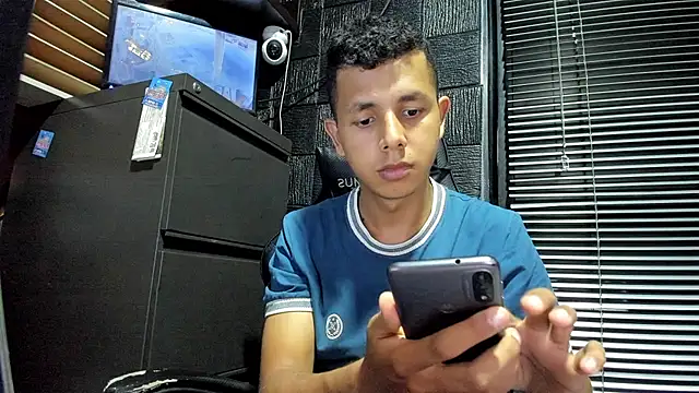 Snapshot of boy_bigcock24cm chatting on 07/12/26, 12:12 boy bigcock24cm online show from 07/12/26, 12:12