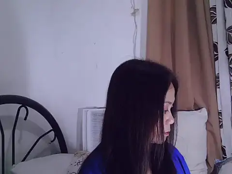 Snapshot of mommylicious chatting on 03/10/25, 10:13 mommylicious online show from 03/10/25, 10:13