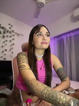 Snapshot of LunaXuan chatting on 04/15/26, 02:40 LunaXuan online show from 04/15/26, 02:40