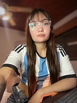 Snapshot of LunaXuan chatting on 06/27/26, 10:59 LunaXuan online show from 06/27/26, 10:59