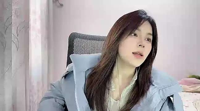 Snapshot of Butterfly--- chatting on 12/29/24, 06:56 Butterfly--- online show from 12/29/24, 06:56