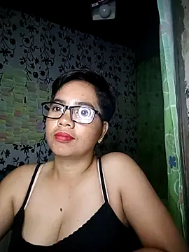 Snapshot of lovely_samxxx24 chatting on 03/05/25, 11:49 lovely samxxx24 online show from 03/05/25, 11:49