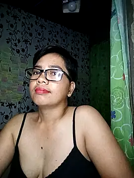 Snapshot of lovely_samxxx24 chatting on 03/07/25, 10:32 lovely samxxx24 online show from 03/07/25, 10:32