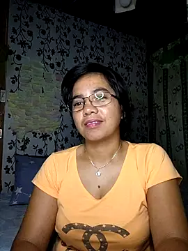 Snapshot of lovely_samxxx24 chatting on 10/25/25, 08:14 lovely samxxx24 online show from 10/25/25, 08:14