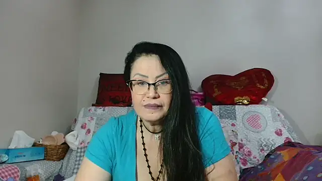 Snapshot of x__KHALEESI__x chatting on 12/28/24, 12:26 x KHALEESI x online show from 12/28/24, 12:26