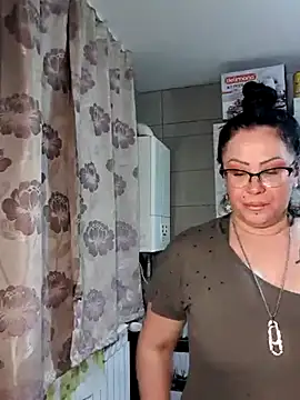 Snapshot of x__KHALEESI__x chatting on 01/07/25, 12:03 x KHALEESI x online show from 01/07/25, 12:03