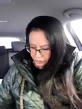 Snapshot of x__KHALEESI__x chatting on 01/14/25, 03:04 x KHALEESI x online show from 01/14/25, 03:04