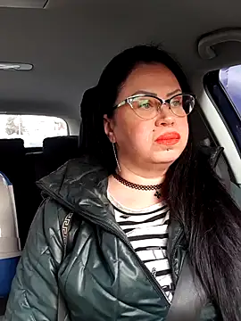 Snapshot of x__KHALEESI__x chatting on 02/07/25, 11:12 x KHALEESI x online show from 02/07/25, 11:12