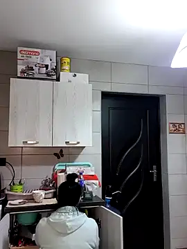 Snapshot of x__KHALEESI__x chatting on 02/11/25, 05:40 x KHALEESI x online show from 02/11/25, 05:40