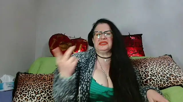 Snapshot of x__KHALEESI__x chatting on 02/11/25, 08:42 x KHALEESI x online show from 02/11/25, 08:42