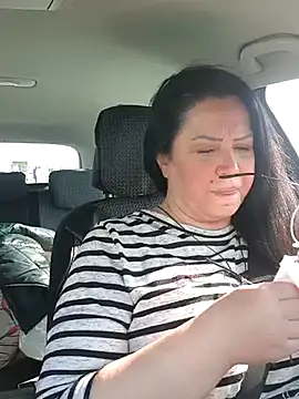 Snapshot of x__KHALEESI__x chatting on 02/21/25, 11:01 x KHALEESI x online show from 02/21/25, 11:01