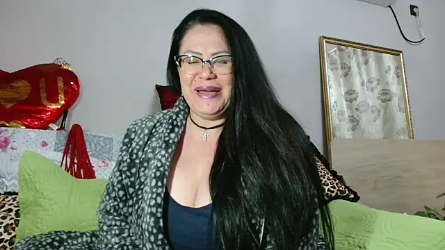 Snapshot of x__KHALEESI__x chatting on 03/12/25, 11:22 x KHALEESI x online show from 03/12/25, 11:22