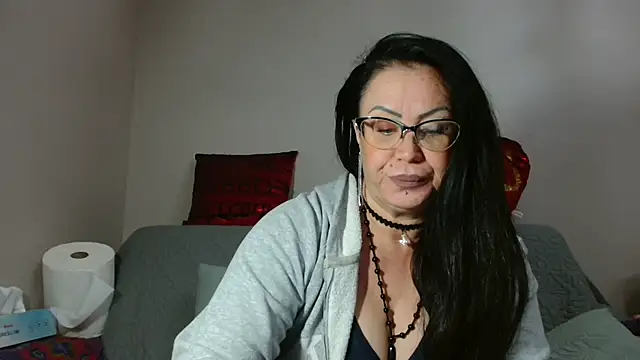 Snapshot of x__KHALEESI__x chatting on 10/02/25, 06:26 x KHALEESI x online show from 10/02/25, 06:26