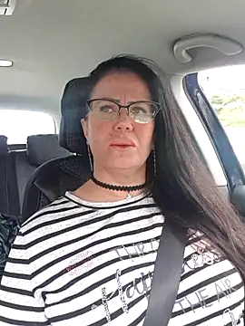 Snapshot of x__KHALEESI__x chatting on 10/13/25, 10:04 x KHALEESI x online show from 10/13/25, 10:04