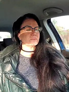 Snapshot of x__KHALEESI__x chatting on 10/17/25, 05:54 x KHALEESI x online show from 10/17/25, 05:54