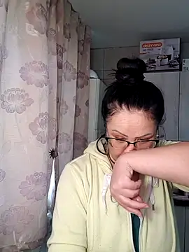 Snapshot of x__KHALEESI__x chatting on 11/06/25, 12:06 x KHALEESI x online show from 11/06/25, 12:06