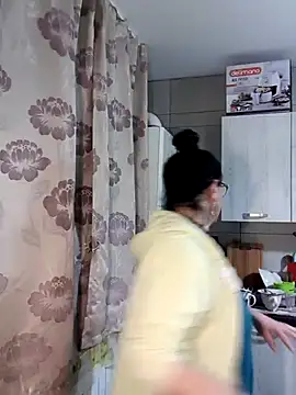 Snapshot of x__KHALEESI__x chatting on 11/08/25, 03:45 x KHALEESI x online show from 11/08/25, 03:45