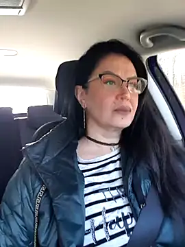 Snapshot of x__KHALEESI__x chatting on 11/24/25, 10:48 x KHALEESI x online show from 11/24/25, 10:48