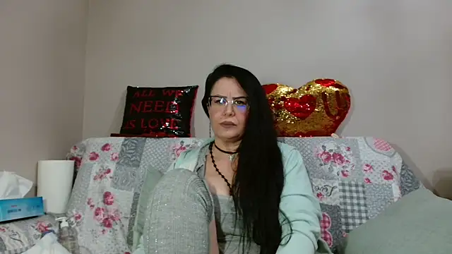 Snapshot of x__KHALEESI__x chatting on 11/25/25, 07:14 x KHALEESI x online show from 11/25/25, 07:14