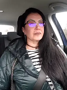 Snapshot of x__KHALEESI__x chatting on 11/28/25, 07:33 x KHALEESI x online show from 11/28/25, 07:33