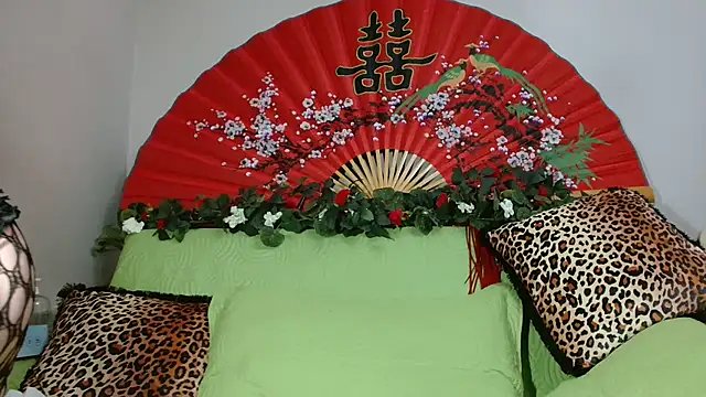 Snapshot of x__KHALEESI__x chatting on 04/02/26, 08:06 x KHALEESI x online show from 04/02/26, 08:06