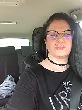 Snapshot of x__KHALEESI__x chatting on 04/16/26, 10:05 x KHALEESI x online show from 04/16/26, 10:05