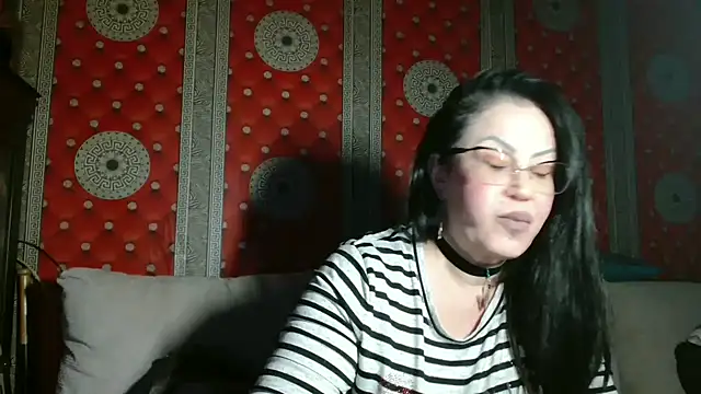 Snapshot of x__KHALEESI__x chatting on 04/18/26, 10:21 x KHALEESI x online show from 04/18/26, 10:21