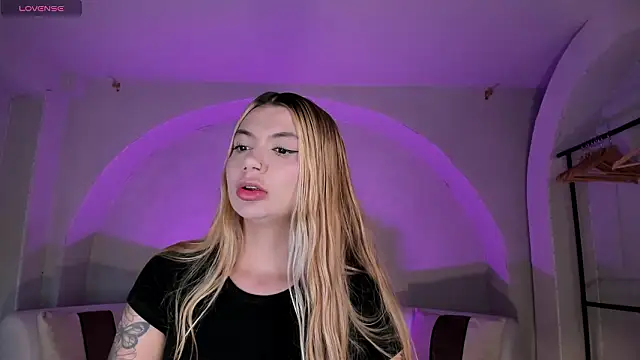 NiaHolland online show from 03/24/26, 06:35