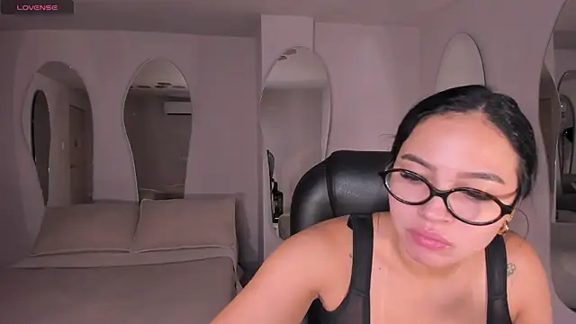 Snapshot of MollyJones_ chatting on 08/08/26, 12:18 MollyJones online show from 08/08/26, 12:18