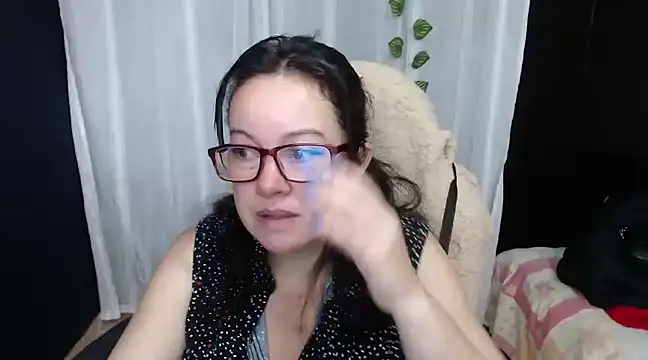 Snapshot of Sonialorens_ chatting on 12/27/24, 01:50 Sonialorens  online show from 12/27/24, 01:50