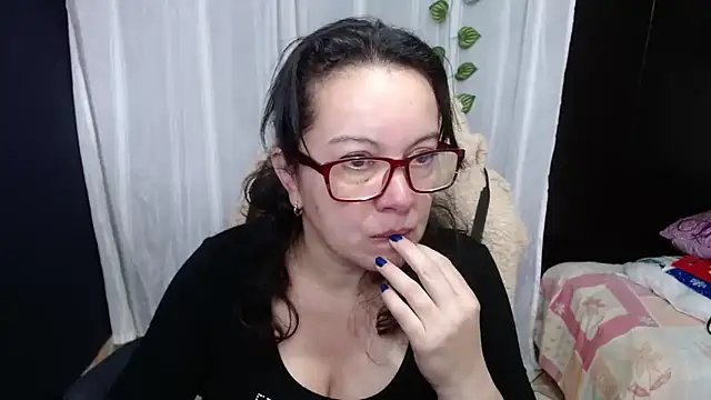 Snapshot of Sonialorens_ chatting on 12/30/24, 01:25 Sonialorens  online show from 12/30/24, 01:25