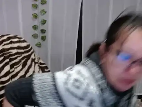 Snapshot of Sonialorens_ chatting on 02/08/25, 12:28 Sonialorens  online show from 02/08/25, 12:28