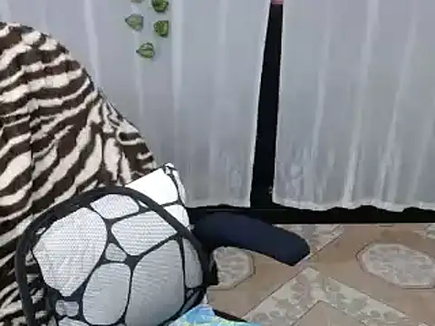 Snapshot of Sonialorens_ chatting on 02/11/25, 08:10 Sonialorens  online show from 02/11/25, 08:10