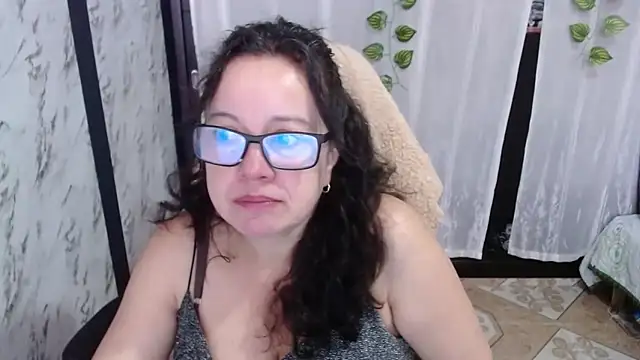 Snapshot of Sonialorens_ chatting on 02/20/25, 02:13 Sonialorens  online show from 02/20/25, 02:13