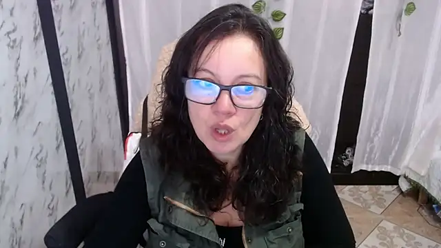 Snapshot of Sonialorens_ chatting on 03/05/25, 12:44 Sonialorens  online show from 03/05/25, 12:44